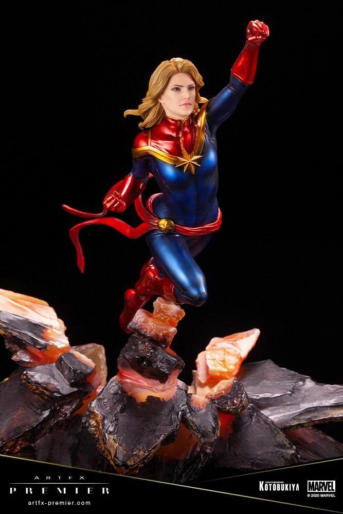MARVEL UNIVERSE CAPTAIN MARVEL ARTFX PREMIER - Image 2