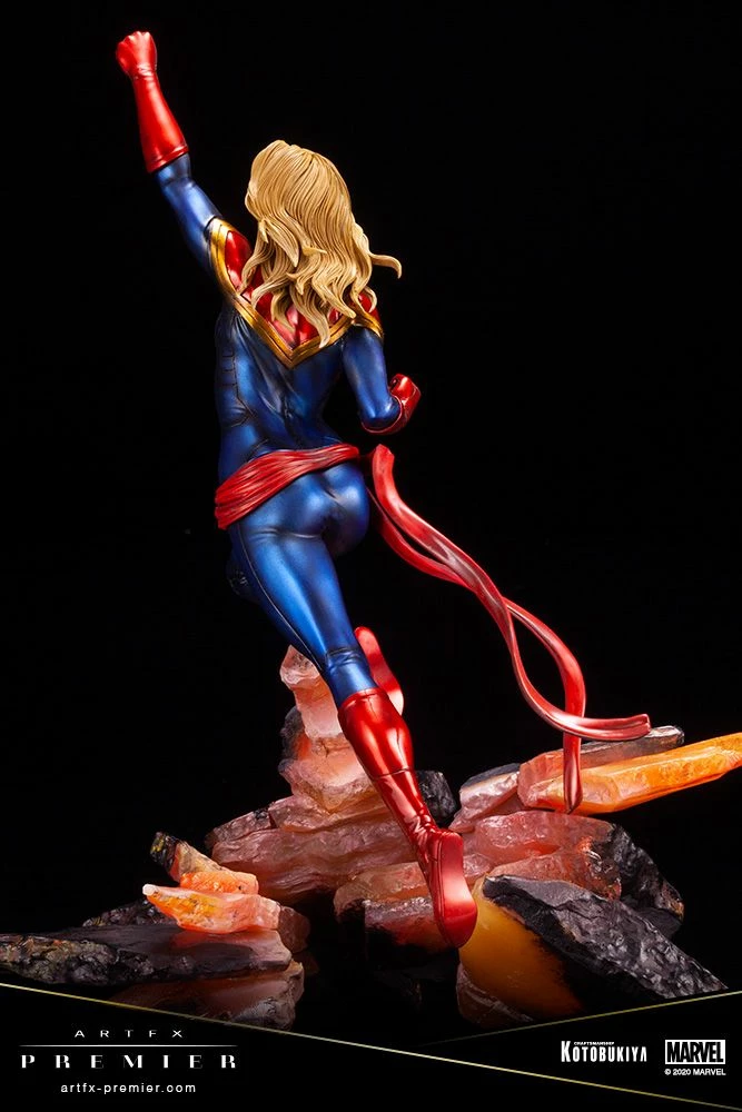 MARVEL UNIVERSE CAPTAIN MARVEL ARTFX PREMIER - Image 4