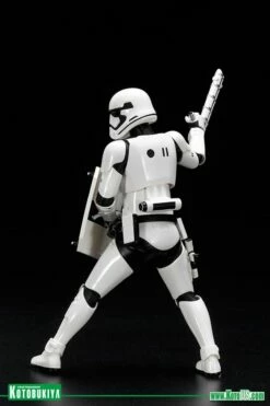 STAR WARS FIRST ORDER STORMTROOPER FN‐2199 ARTFX+